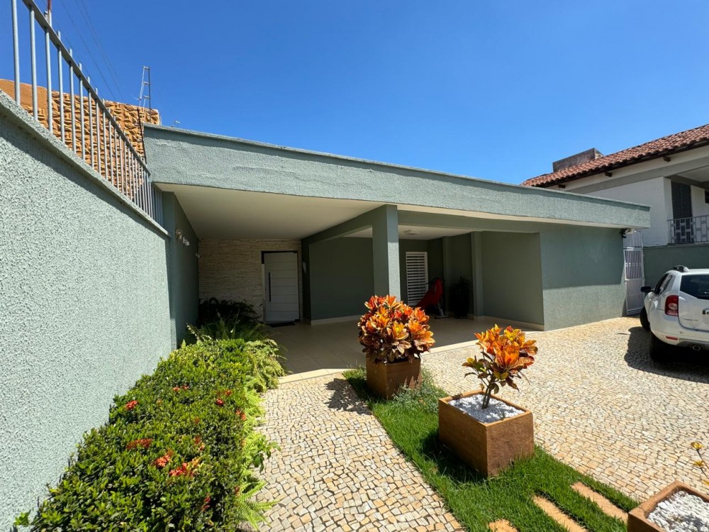 Casa térrea com 4 suítes no setor Sul