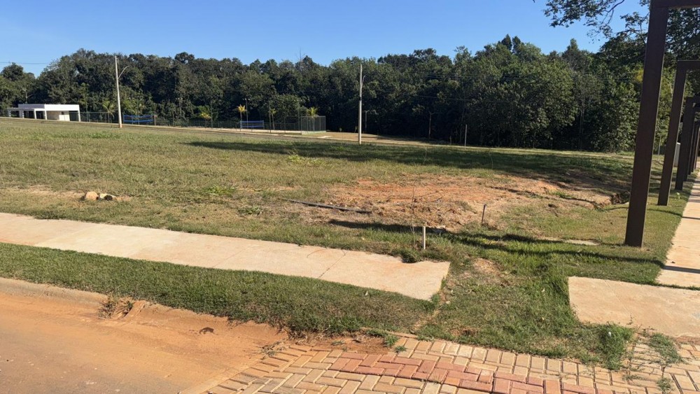 Lote 450 metros á venda no Parqville Quaresmeira